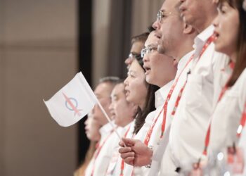 ADA pihak mengandaikan masa depan dan arah tuju infrastruktur pengangkutan negara, kebajikan dan pembangunan belia, kelestarian pihak berkuasa tempatan, tenaga kerja negara serta konsumsi digital negara terletak di tangan DAP.  - UTUSAN/FAISOL MUSTAFA