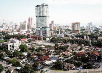 BANYAK pihak bimbang sekiranya harta dan maruah orang Melayu termasuk tanah rizab Melayu tergadai sehingga memaksa kaum itu merempat dan mengemis di bumi sendiri.  –  UTUSAN/MOHD. FARIZWAN HASBULLAH