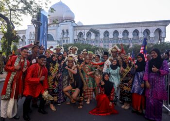 KITA seharusnya bersyukur kerana dilahirkan di sebuah negara yang cukup unik dengan semangat toleransi tinggi. – UTUSAN/FAISOL MUSTAFA