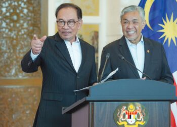 SETAHUN berlalu, kerajaan yang diberi mandat menerajui pemerintahan negara sedikit sebanyak sudah menampakkan kesan positif. 
– UTUSAN/FAISOL MUSTAFA