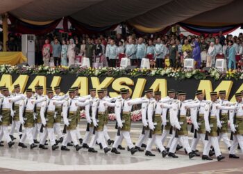 PERLEMBAGAAN negara memperuntukkan hak istimewa Melayu, bahasa Melayu, agama Islam dan raja-raja Melayu hanya akan mampu dijaga oleh perdana menteri berbangsa Melayu, beragama Islam. – UTUSAN/FAISOL MUSTAFA