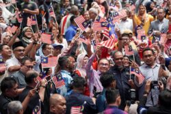 Penjawat awam dapat bantuan khas Aidilftri RM500