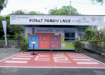 PUSAT pandu lalu KITARecycle di Melaka diwujudkan sebagai kaedah melestarikan aktiviti kitar semula sisa pepejal menjadi lebih terancang, bersistematik serta mampu dimanfaatkan oleh penduduk. – UTUSAN/SYAFEEQ AHMAD
