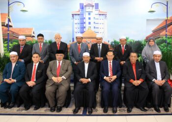 MOHD. Nassuruddin Daud membawa masuk beberapa muka baharu berjiwa muda bertujuan memperkasakan pentadbiran kerajaan negeri. 
– UTUSAN/KAMARUL BISMI KAMARUZAMAN