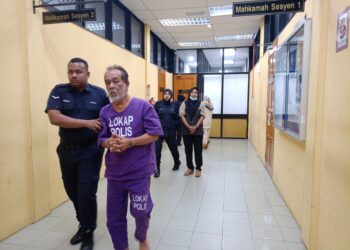 SEPASANG suami isteri yang dihadapkan ke Mahkamah Sesyen Teluk Intan hari ini atas pertuduhan membawa 10 migran yang diseludup di Hutan Melintang, bulan lalu. - UTUSAN