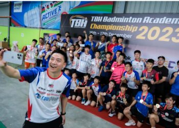 TAN Boon Heong dalam perasmian Penutupan Kejohanan Badminton Akademi TBH di Kepong, Kuala Lumpur semalam.  - GAMBAR TAN BOON HEONG