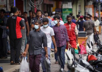 Kerajaan perlu meminda polisi pengambilan pekerja asing bagi mengurangkan kebergantungan kepada mereka. - UTUSAN/MUHAMAD IQBAL ROSLI