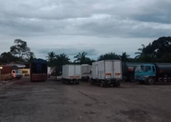 SEBUAH premis tanpa nombor di Kampung Kebun Jimah, Port Dickson yang dijadikan tempat urus niaga jual beli, pengumpulan dan penyimpanan minyak diesel bagi tujuan diseleweng diserbu KPDN pada 1 Disember lalu.