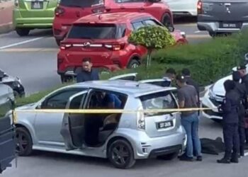 ANGGOTA polis melakukan pemeriksaan di lokasi kejadian di Jalan Sultan Ibrahim, Kota Bharu, Kelantan semalam-IHSAN PEMBACA.