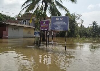 BEBERAPA kawasan di Pengkalan Kubor, Tumpat masih ditenggelami banjir-UTUSAN/ROHANA ISMAIL
