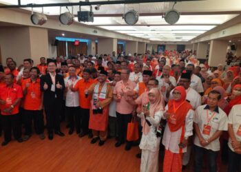 MUJAHID Yusof (tengah) semasa hadir Konvensyen  Negeri Perak Amanah di Ipoh, Perak, hari ini. - UTUSAN