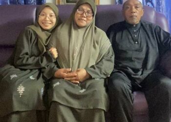 GAMBAR kenangan Mohamad Jusoh dan isterinya, Norizan Saad 
bersama anak mereka, Allahyarham Munirah (kiri) yang terkorban 
dalam kemalangan jalan raya di Bertam, Pulau Pinang.