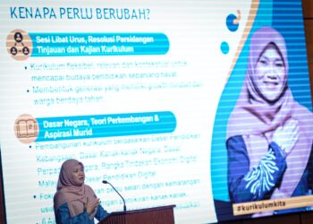 FADHLINA Sidek berucap pada Bicara Profesional Kurikulum Persekolahan 2027 di KPM Putrajaya. - UTUSAN/FAIZ ALIF ZUBIR