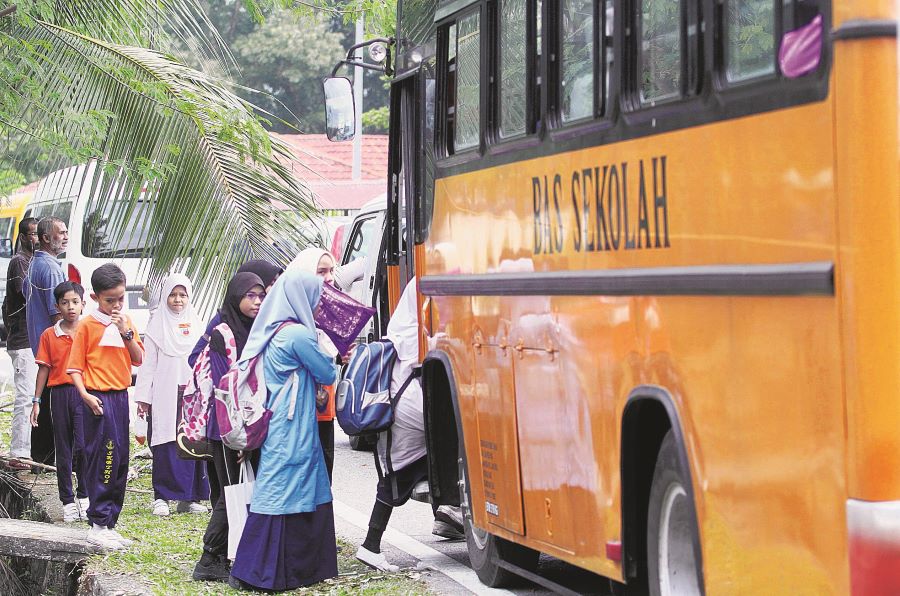 Pengusaha bas sekolah mahu naik tambang tahun depan