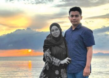 GAMBAR kenangan Ismail Mohamad dan Nadzifah Abu Seman yang dirakam kelmarin sebelum isterinya maut kemalangan di Pokok Sena, Kedah.