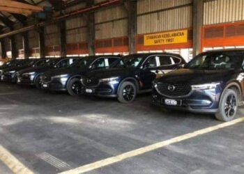 SEBAHAGIAN daripada SUV baharu yang didakwa dibeli kerajaan negeri dipercayai untuk kegunaan rasmi Menteri Besar dan barisan Exco kerajaan negeri di Terengganu. - MEDIA SOSIAL