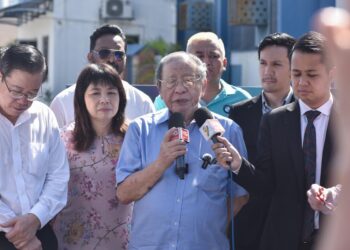 Kenyataan Lim Kit Siang mengenai Perdana Menteri bukan Melayu menimbulkan polemik. - UTUSAN/FIRDAUS MOHD JOHARI