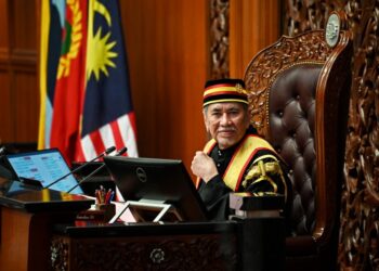 WAN Junaidi Tuanku Jaafar semasa mempengerusikan Persidangan Dewan Negara di Bangunan Parlimen. - JABATAN PENERANGAN MALAYSIA