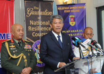 MOHAMAD Hasan ketika sidang akhbar selepas menyempurnakan Majlis Graduasi MKN, Maktab Pertahanan Angkatan Tentera (MPAT) dan Maktab Turus Angkatan Tentera (MTAT) 2023 di Pusat Pengajian Pertahanan Nasional (PUSPAHANAS), Putrajaya.