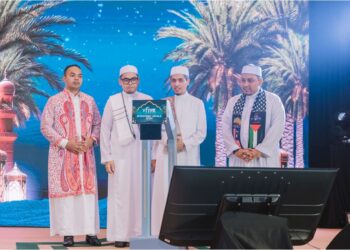 MOHD. Syafiq Abdullah (dua dari kanan) pada Majlis Apresiasi Mahabbah Insani VFive Group di The Everly Putrajaya di sini baru-baru ini.