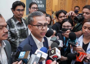 FAHMI Fadzil bercakap kepada pemberita selepas Majlis Apresiasi Sinema Malaysia Tahun 2023 di Putrajaya di sini, hari ini.
