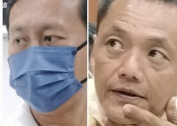 HOW CHEE CHANG (kanan) dan Chan Wee Keng didakwa atas pertuduhan memalsukan dokumen memalsukan permit khas pembelian bahan api di Mahkamah Majistret Kluang.