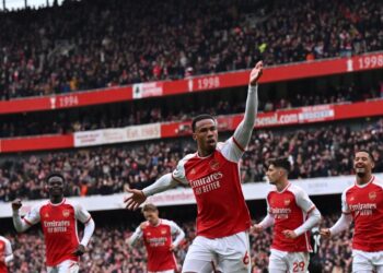 Pemain pertahanan Arsenal, Gabriel Magalhaes meraikan jaringan ke atas Crystal Palace dalam aksi Liga Perdana Inggeris yang berlangsung di Stadium Emirates sebentar tadi. (AFP)