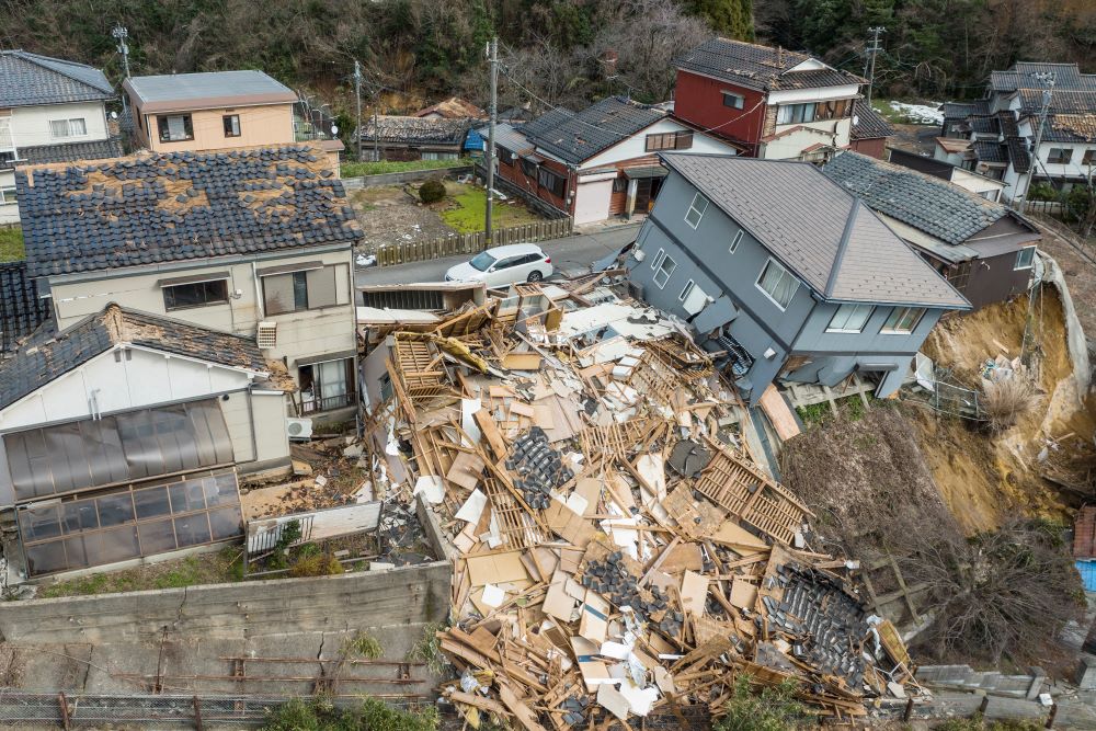 Gempa bumi Jepun: Pasukan penyelamat kejar masa selamatkan mangsa