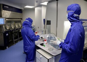 KANADA menghentikan pembiayaan penyelidikan bagi menghalang perkongsian teknologi dibangunkan dengan China, Iran dan Russia. - AFP