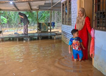 KESAN psikologi boleh mempengaruhi emosi mangsa banjir sama ada jangka masa pendek atau jangka
panjang. – UTUSAN/PUQTRA HAIRRY