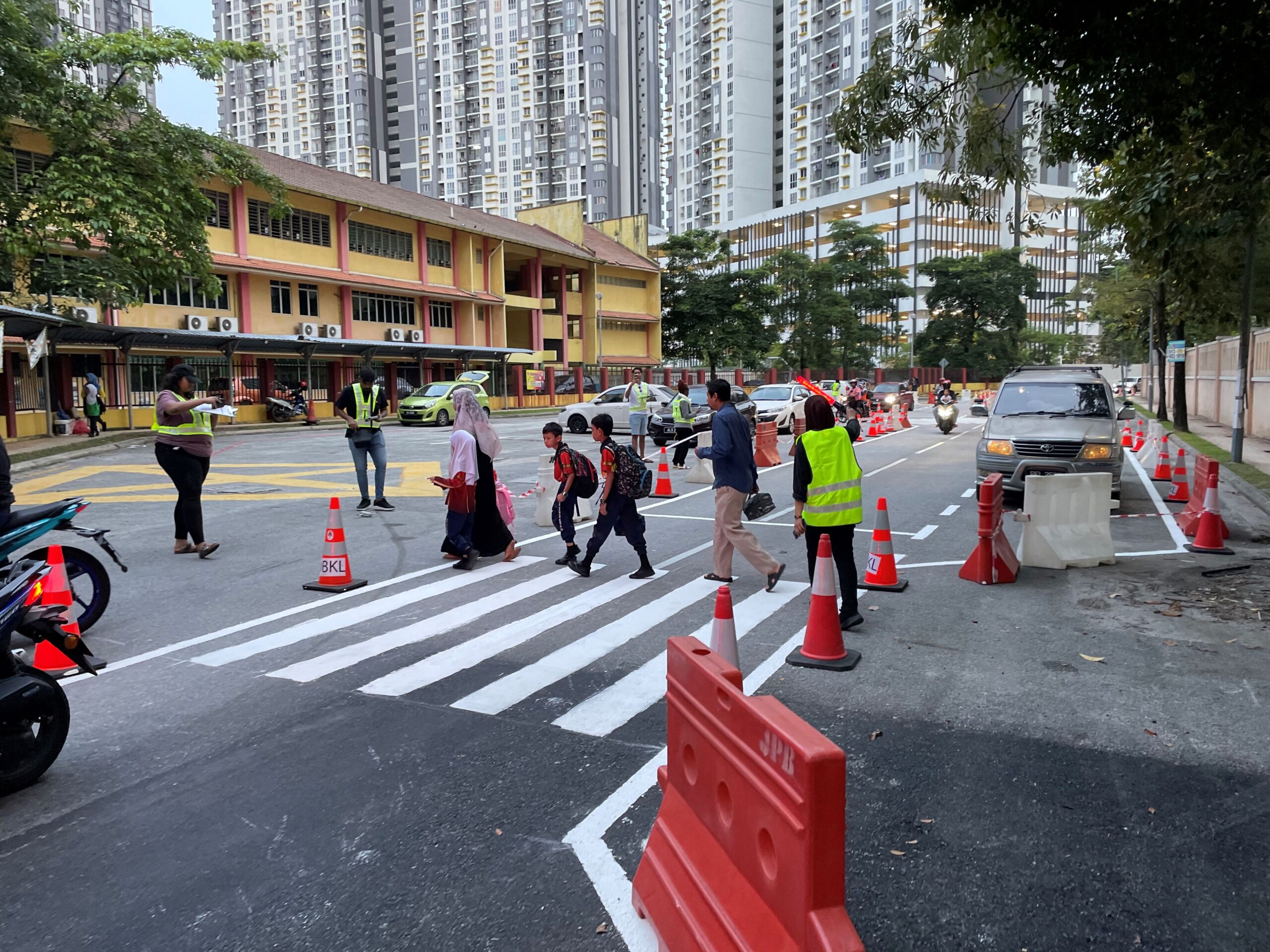 MARI ubah jalan sekolah di negara ini menjadi ruang yang lebih selamat untuk anak-anak dan
masyarakat.– GAMBAR YEE SAN MUN/BIGRS