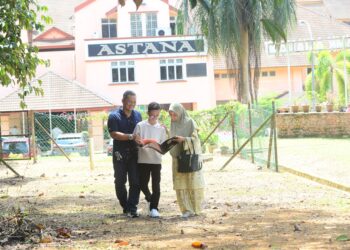 BERTERIMA kasihlah kepada ibu dan ayah kita
yang telah banyak berkorban demi kita.
– UTUSAN/SHAIKH AHMAD RAZIF