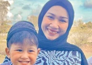 MIRA SHARMILA Samsusah bersama anak lelakinya, Eusuf sebelum kehilangannya pada 14 Disember tahun lalu.