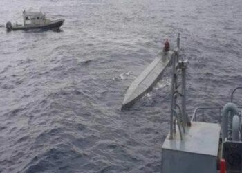 IMEJ kapal selam yang dirampas Tentera Laut Columbia di Lautan Pasifik.-AGENSI