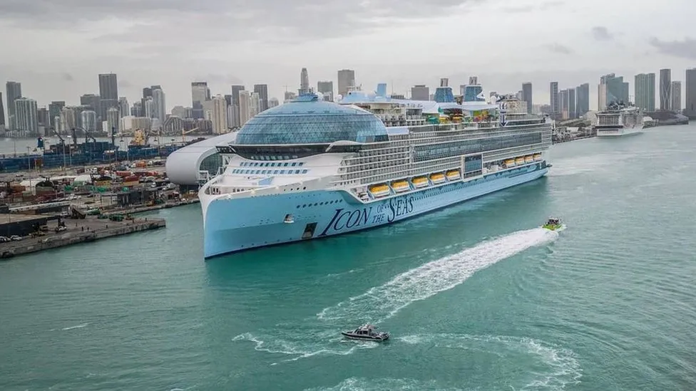 Kapal persiaran terbesar dunia buat pelayaran sulung dari Miami