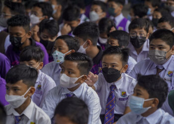 KEMENTERIAN Pendidikan mengingatkan semua sekolah supaya mematuhi garis panduan berkaitan pelaksanaan Bantuan Awal Persekolahan.-GAMBAR HIASAN