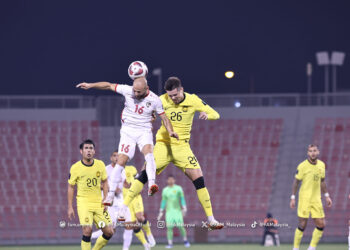 PEMAIN Harimau Malaya, Romel Morales melakukan tandukan ketika berdepan Syria dalam aksi persabahatan awal pagi tadi.