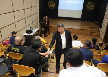 TIMBALAN Pengerusi Jawatankuasa Futsal & Bola Sepak Pantai Persatuan Bola Sepak Malaysia (FAM), Datuk Hisamudin Yahaya bertemu pengurus dan wakil pasukan dalam taklimat pasukan MPFL musim 2024 di Wisma FAM, Hari ini.