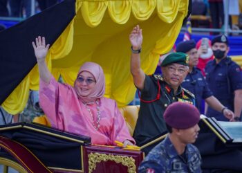 Al-Sultan Abdullah dan Tunku Azizah pulang bersemayam di Pahang selepas menamatkan tempoh penggal sebagai Yang di-Pertuan Agong Ke-16 bermula hari ini.