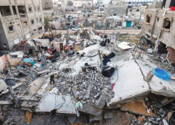 Seorang penduduk Palestin berjalan di atas runtuhan bangunan di Rafah, Selatan Gaza akibat serangan tentera Israel sejak 7 Oktober lalu, – AFP