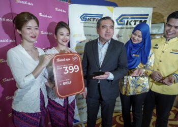 ANTHONY Loke mengumumkan inisiatif penerbangan, perkhidmatan rel serta bas tambahan sempena sambutan Tahun Baru Cina di Putrajaya. - FOTO/FAISOL MUSTAFA