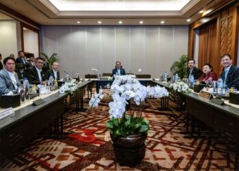 ANWAR Ibrahim mempengerusikan mesyuarat Jawatankuasa Khas Kabinet Tatakelola Nasional di Putrajaya semalam.