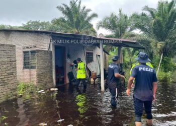 ROMPIN mencatatkan jumlah mangsa banjir paling tinggi setakat ini dengan 658 mangsa dari 200 keluarga ditempatkan di PPS. - FOTO IHSAN POLIS ROMPIN