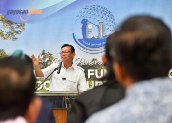 WALAUPUN masih baharu, Ahmad Shabery Cheek sudah banyak melontarkan pandangan dan idea baharu dalam memajukan Felda. Lebih menarik ialah kerana pelaksanaan sambutan Hari Peneroka Felda 2024 ini tidak melibatkan penggunaan dana daripada kerajaan tetapi kutipan dana sendiri.