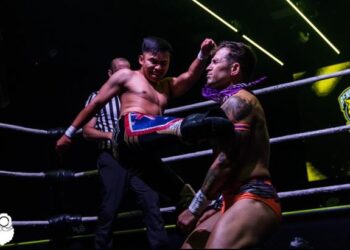 ANTARA aksi Emman Azman dalam Kejuaraaan Melbourne City Wrestling (MCW) Intercommonwealth tahun lalu.