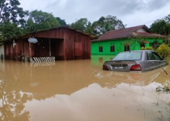 PENDUDUK Felda Chini Timur di Pekan, Pahang tidak menyangka akan dilanda banjir selepas 35 tahun menetap di tanah rancangan terbabit.