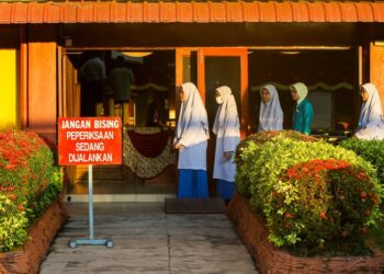 SIJIL Pelajaran Malaysia (SPM)  adalah tiket utama untuk kemasukan ke peringkat pengajian tinggi  selain ke program prauniversiti (A level).