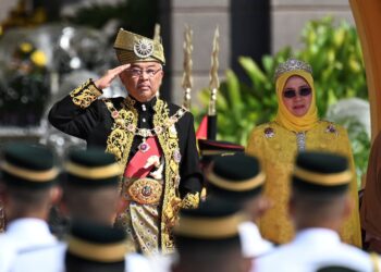 TUANKU Al-Sultan Abdullah umpama payung yang menaungi dan menyatukan seluruh rakyat jelata 
dan pastinya segala sifat mulia  Baginda akan sentiasa dirindui.