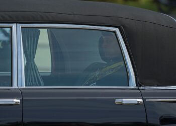 SULTAN Ibrahim tba di Istana Negara, pagi tadi.