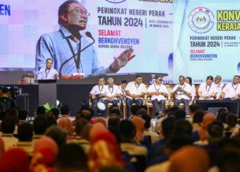 ANWAR Ibrahim berucap dalam Konvensyen Kerajaan Perpaduan Negeri Perak di Ipoh semalam.